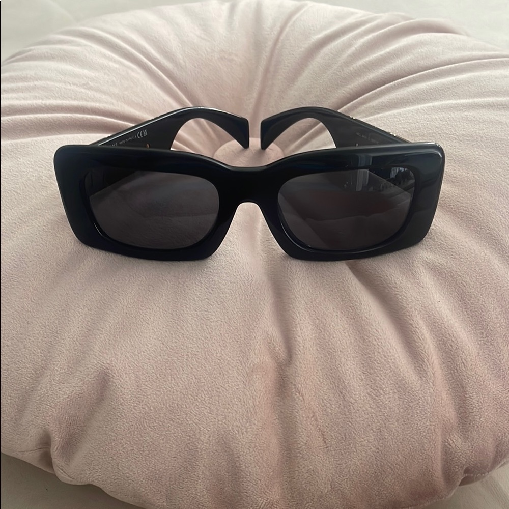 VERSACE Modern Sleek Rectangle Sunglasses